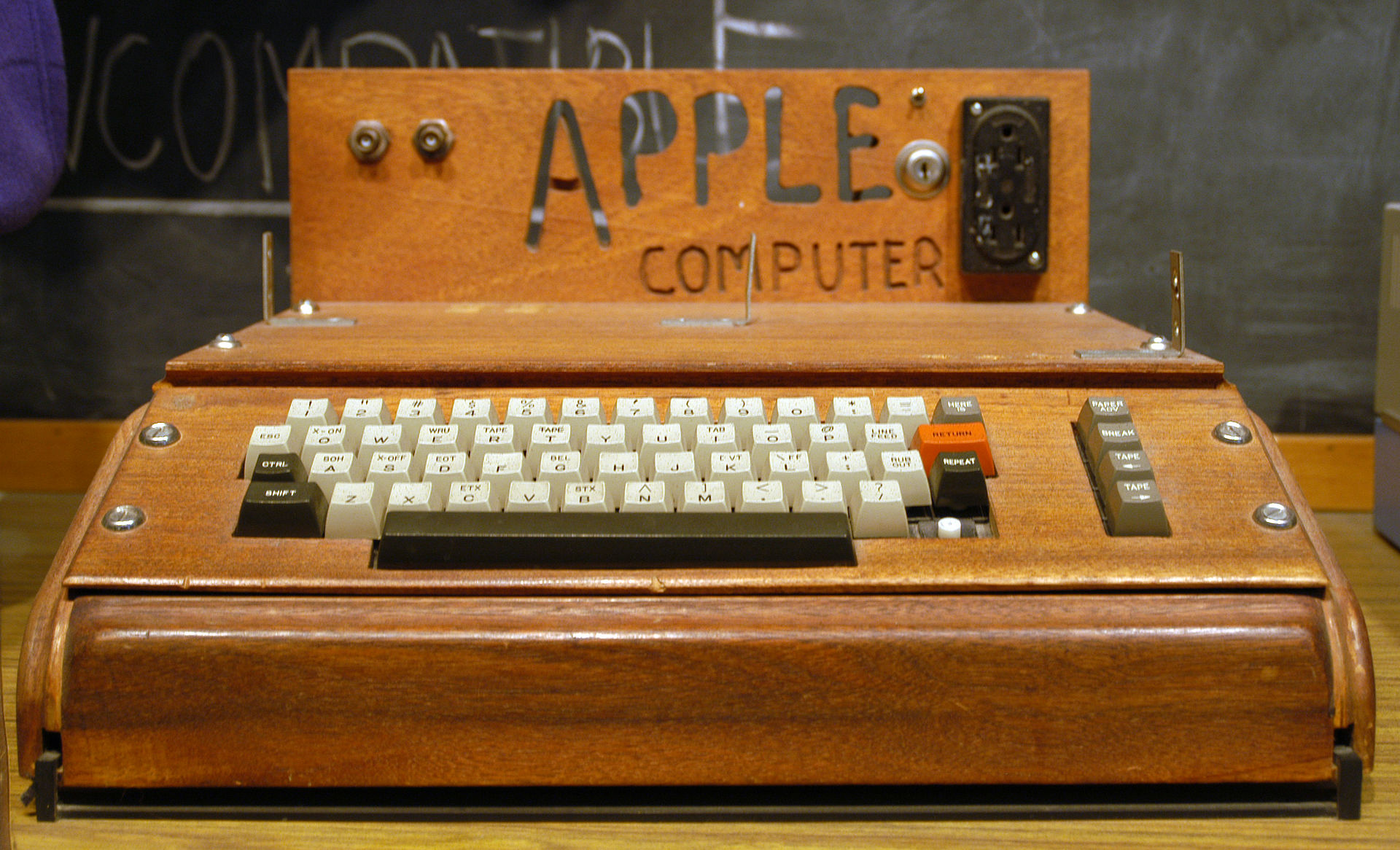 "Apple I Computer" by Ed Uthman - originally posted to Flickr as Apple I Computer. Licensed under CC BY-SA 2.0 via Wikimedia Commons - http://commons.wikimedia.org/wiki/File:Apple_I_Computer.jpg#mediaviewer/File:Apple_I_Computer.jpg